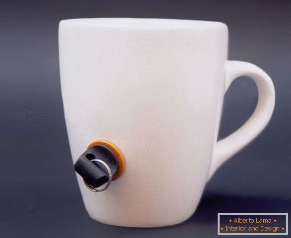Mug with plug