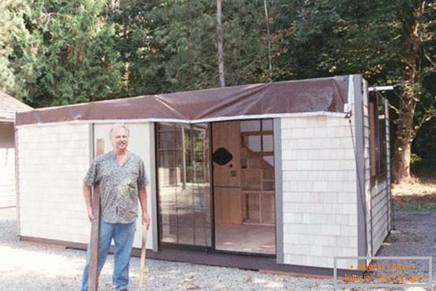 Building a small Japanese house