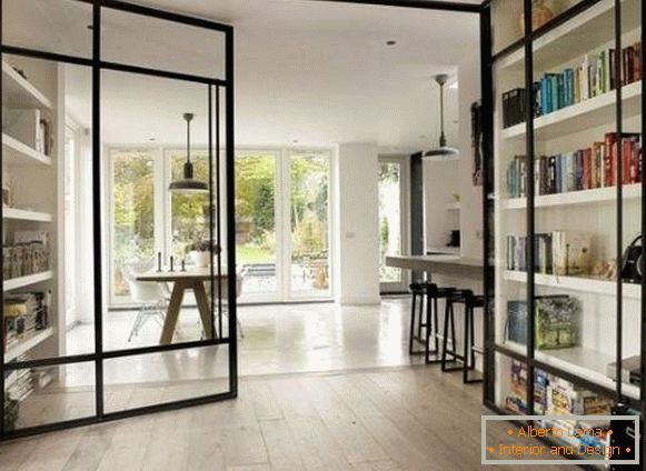Pendulum glass doors - photos in the interior of a private house