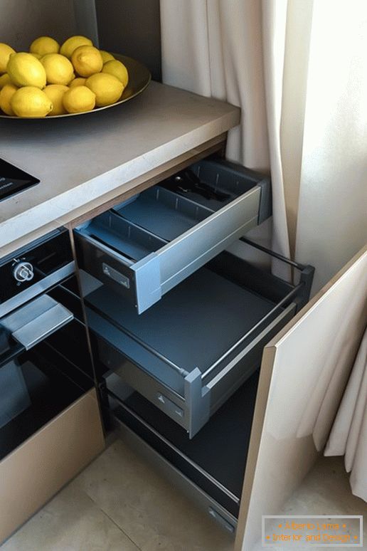 Drawers in the kitchen with the effect of optical illusion