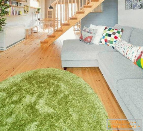 Oval carpets on the floor - photos of green color