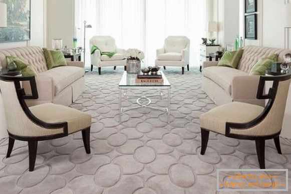 Carpet on the floor in the living room with an oval pattern - photo