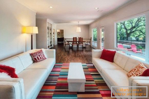 Bright and colorful carpets in the interior - photo 2016