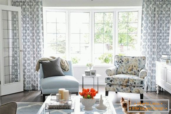 The combination of colors and patterns of fabrics in the modern interior