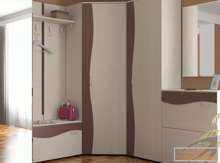 The roomy modular hallway model consists of a hanger, an outerwear closet and a shoe shelf.