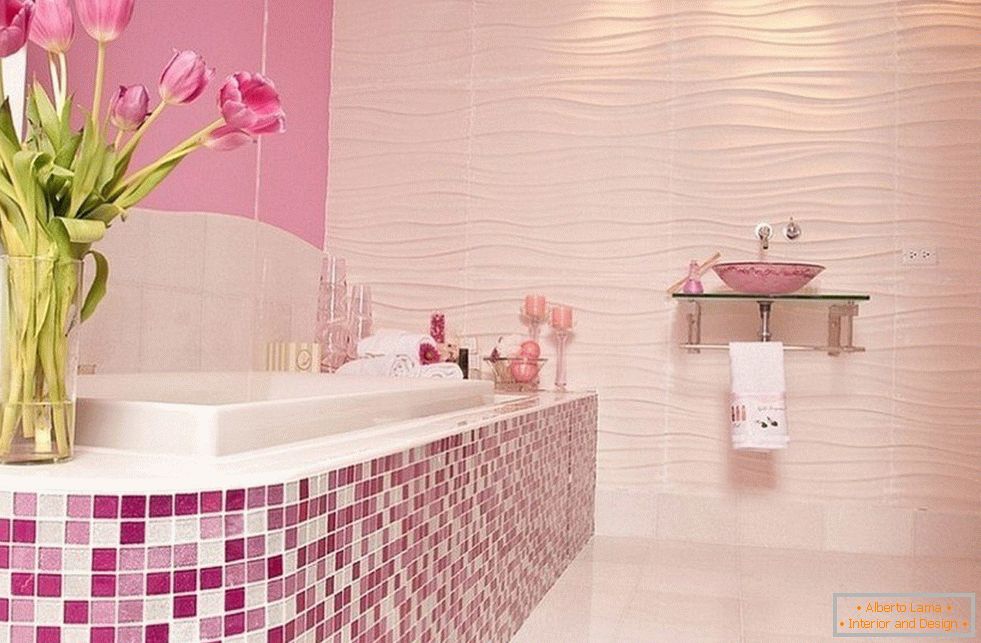 Bathroom in pink with mosaic