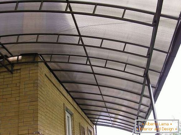 a large canopy of polycarbonate in the courtyard of a private house, photo 7