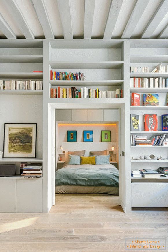 Open shelves for books and accessories
