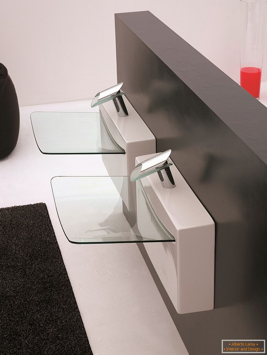 Washbasins in the interior of a small bathroom