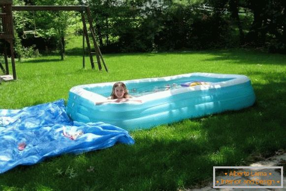 A small children's pool - a photo of an inflatable pool