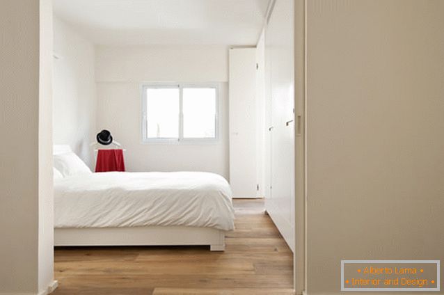 Bedroom of a rectangular studio apartment in Tel Aviv