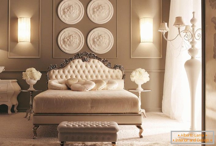An example of perfectly matched lighting for a neoclassic-style bedroom.