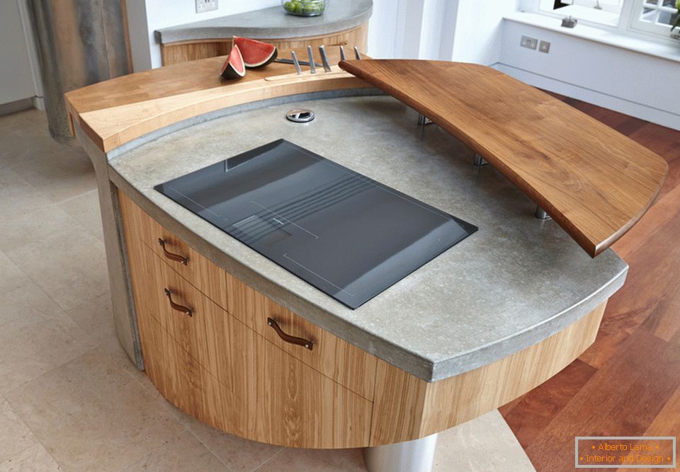 Unusual island in the center of the kitchen
