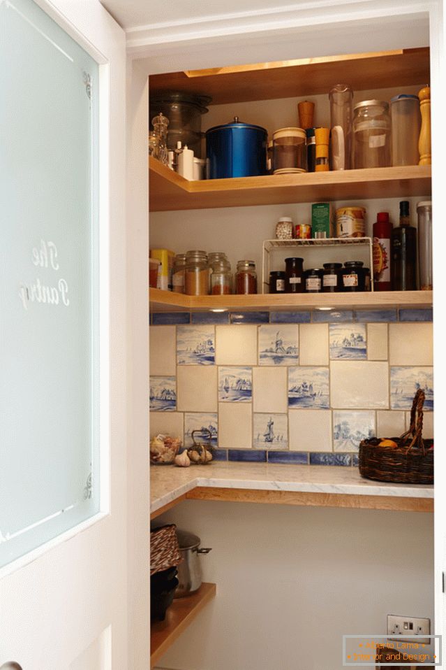 Pantry in eclectic style