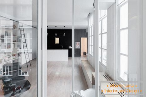 Transparent partitions in the design of a small apartment