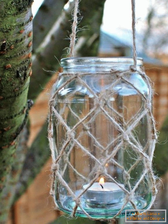 Glass jars as an ornament for the garden