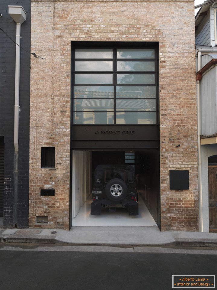 Garage with glass gates