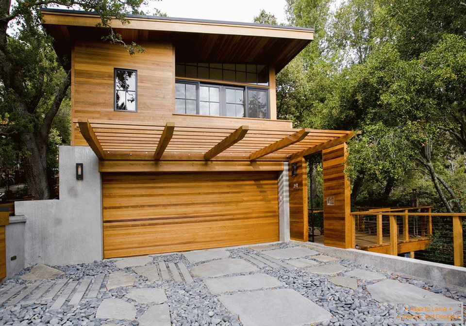 Garage with wooden gates