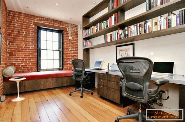 Industrial loft in the walls of a small, but functional office. 