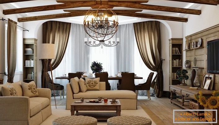 A great example of that country style can also be exquisite. The living room in light beige tones is a direct proof of this. 