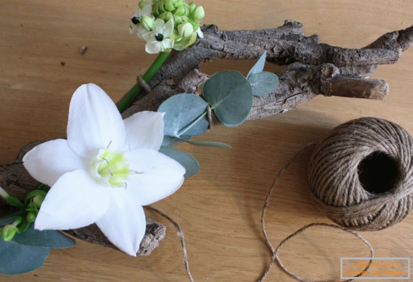 Do not forget to decorate the branch not only with flowers, but with leaves