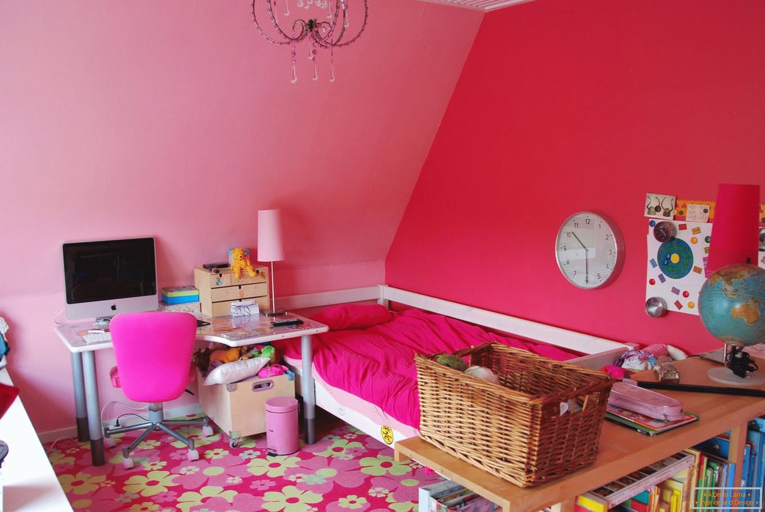 Bright walls in the nursery for the girl