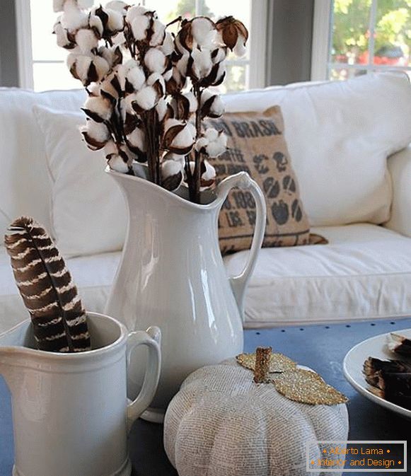 Stylish autumn decor of the room with your own hands