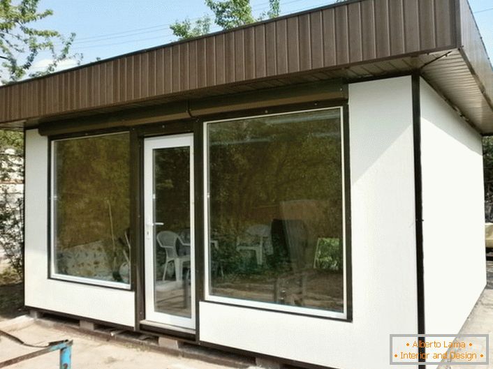 The villa modular house is suitable for resting from exhausting garden work. Functional and economical solution, if it is a question of planning a small summer residence.