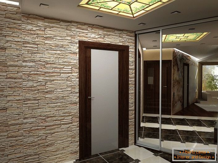 Wall of natural stone and floors in the hallway