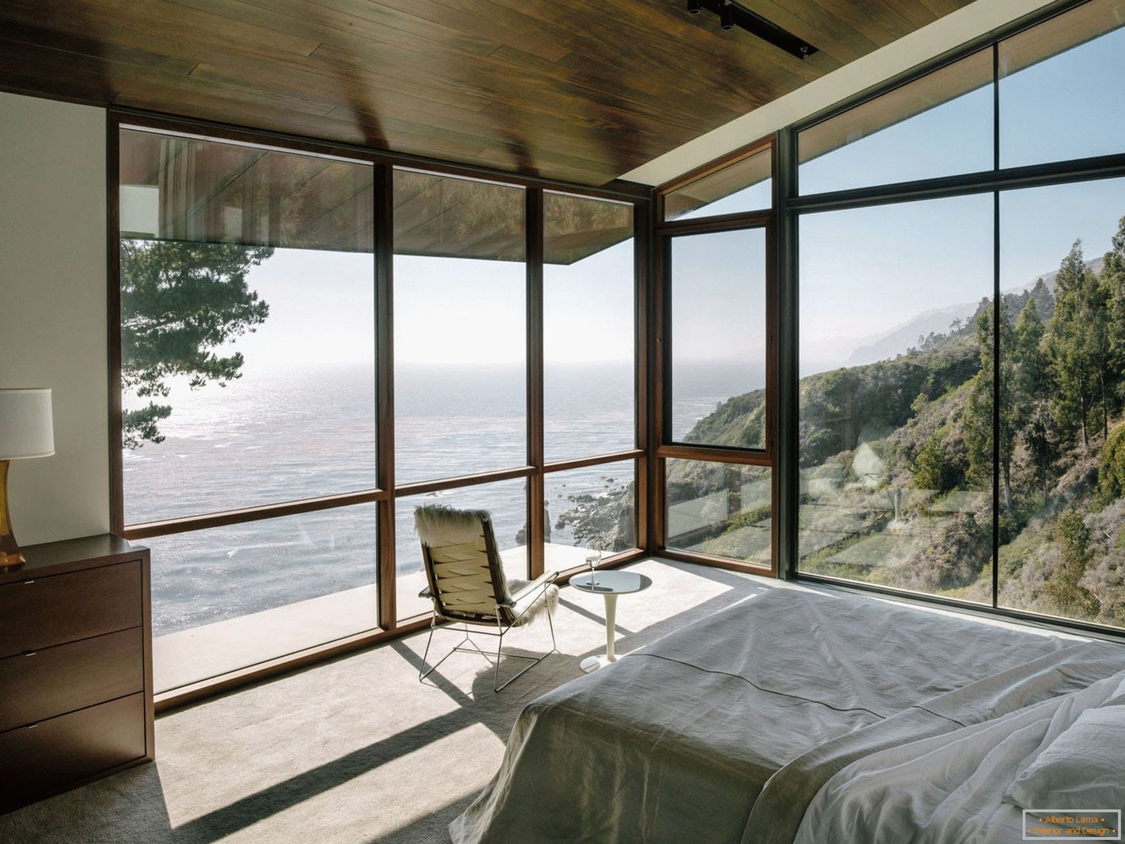 Panoramic windows with sea view