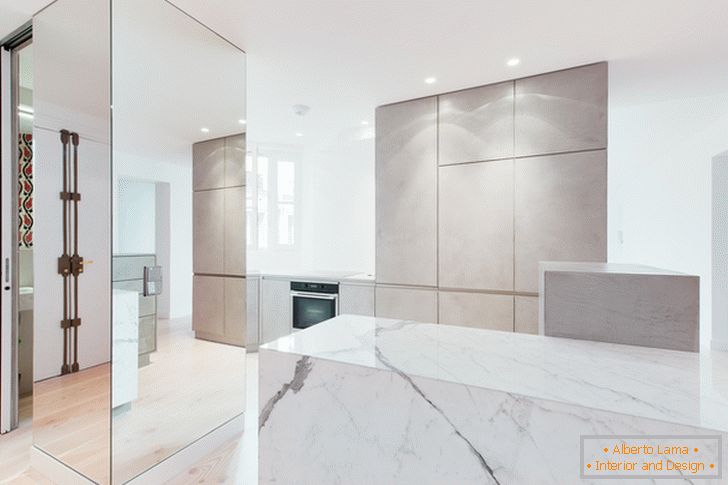 Marble countertop in the kitchen