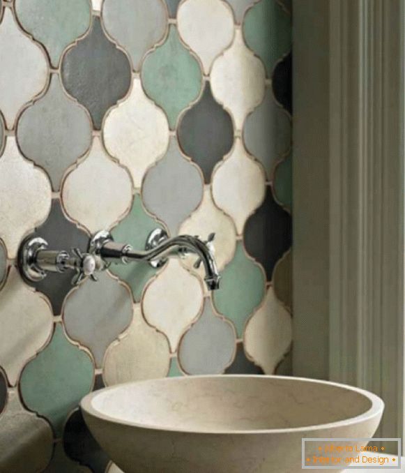 Moroccan tile design in the bathroom
