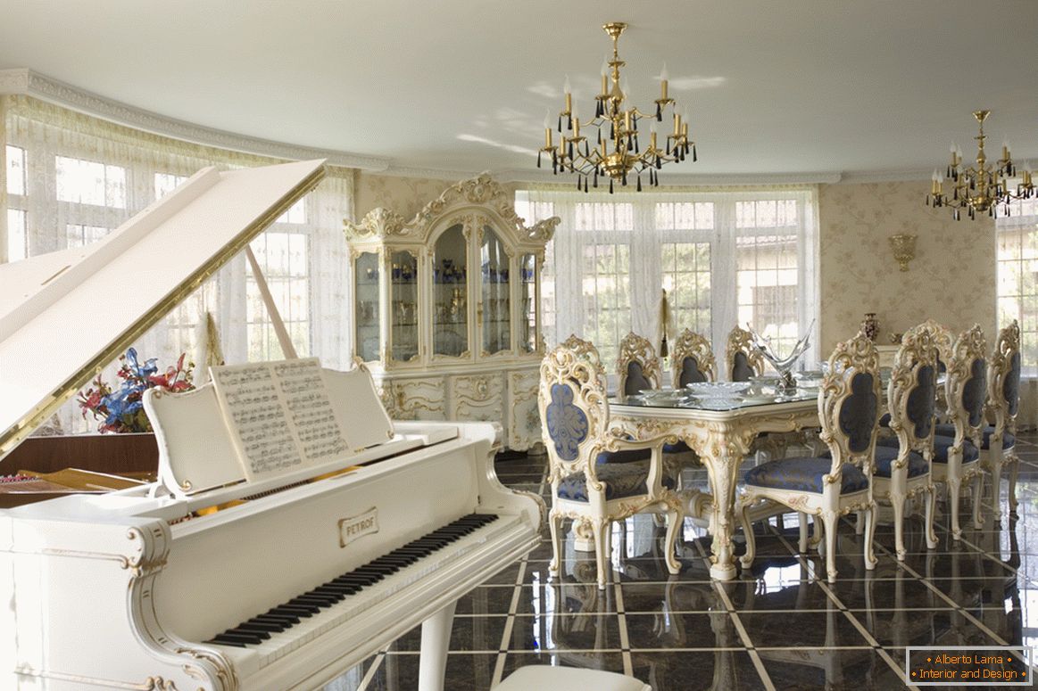 A spacious dining room in baroque style. The owner of a country house, most likely, plays the piano, which fits perfectly into the overall picture of the interior.