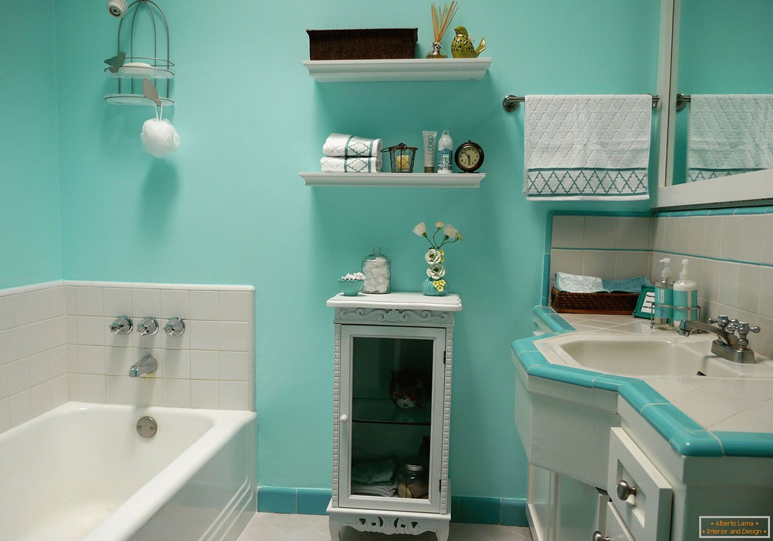 Turquoise walls in the bathroom