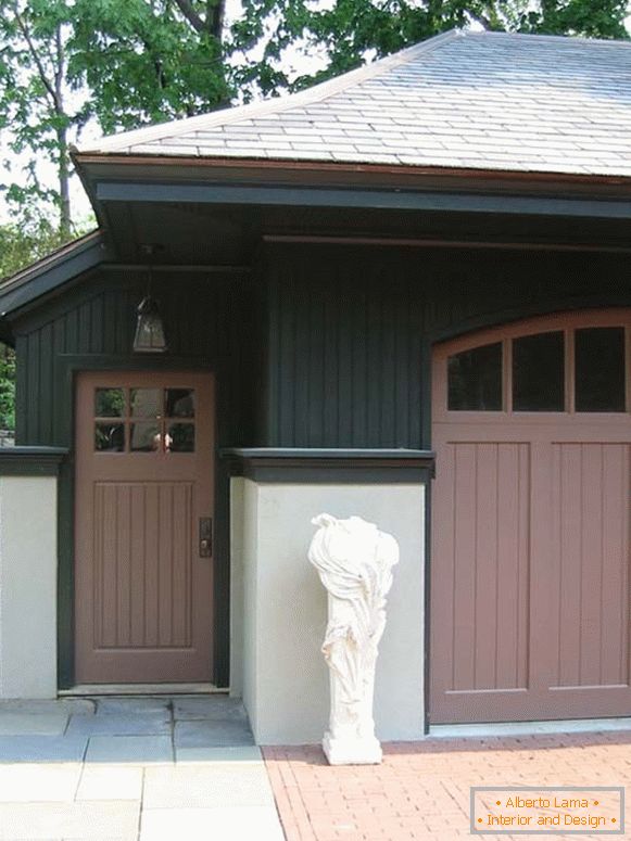 Garage with separate entrance