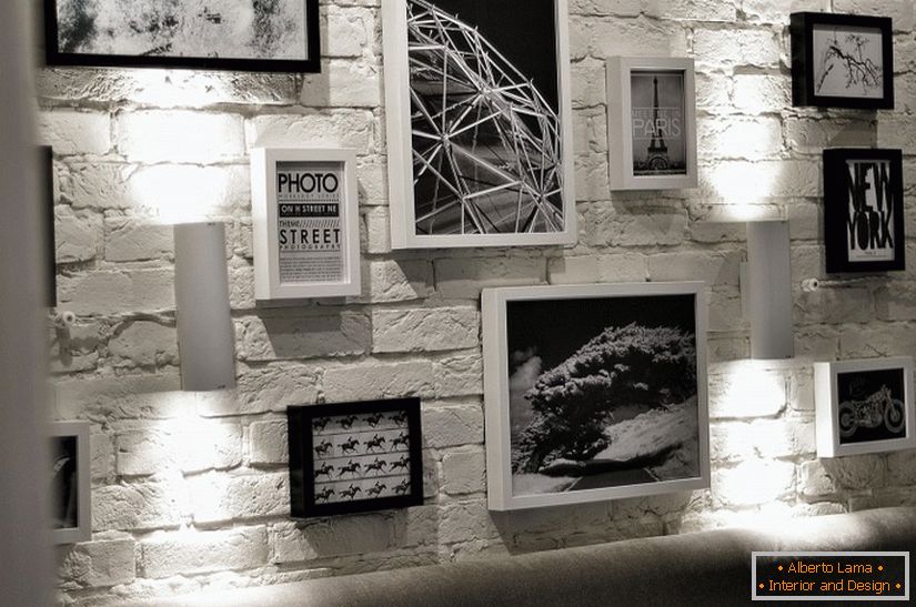Pictures in black and white on the wall