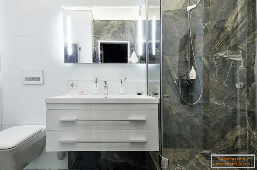 Marble tiles in the bathroom