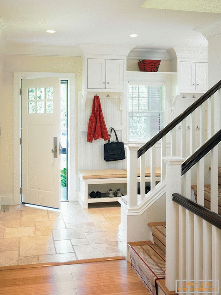 Clothes storage system in the hallway