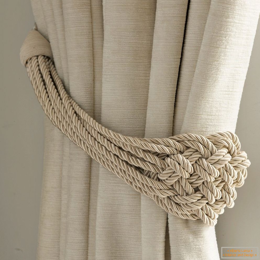 Rope pulling for curtains