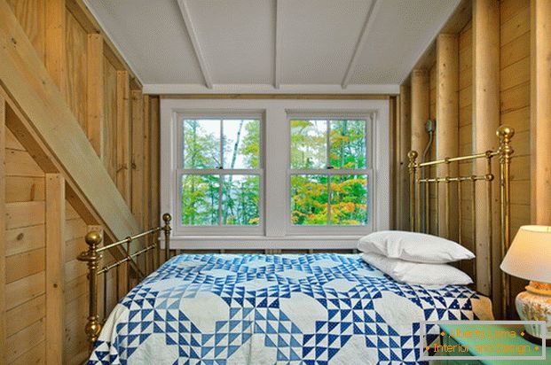 Wooden walls in the guest room