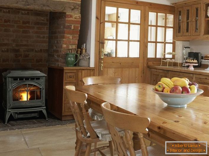 A fireplace fireplace with a niche from the fireplace fits perfectly into the general interior of the kitchen in the style of country.
