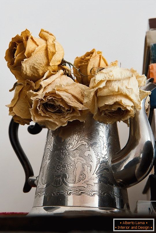 Dry roses in an old kettle