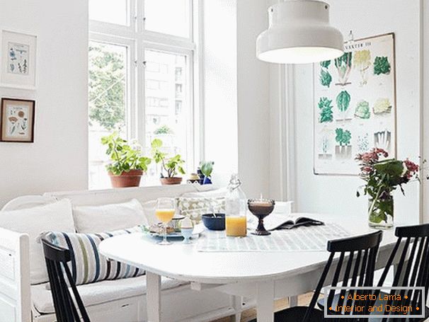 White color in the interior of the dining room