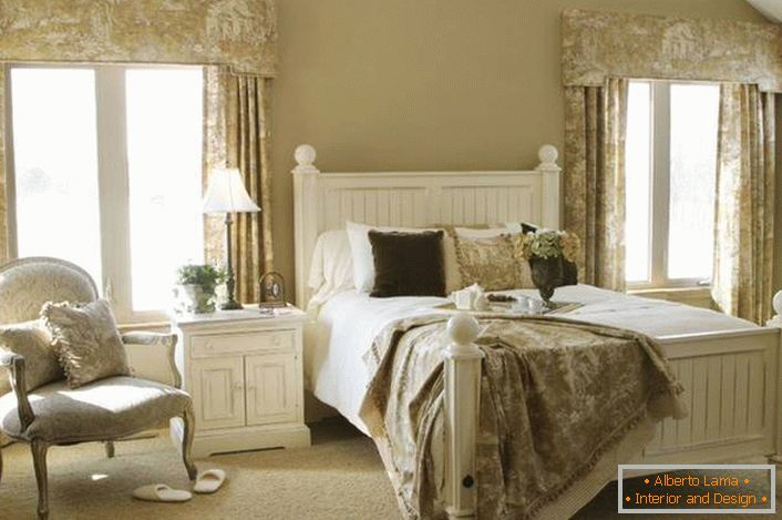 Romantic style in the guest bedroom is a unique elegance. Light beige finish colors in combination with white furniture look gentle, create a comfortable atmosphere for relaxation.