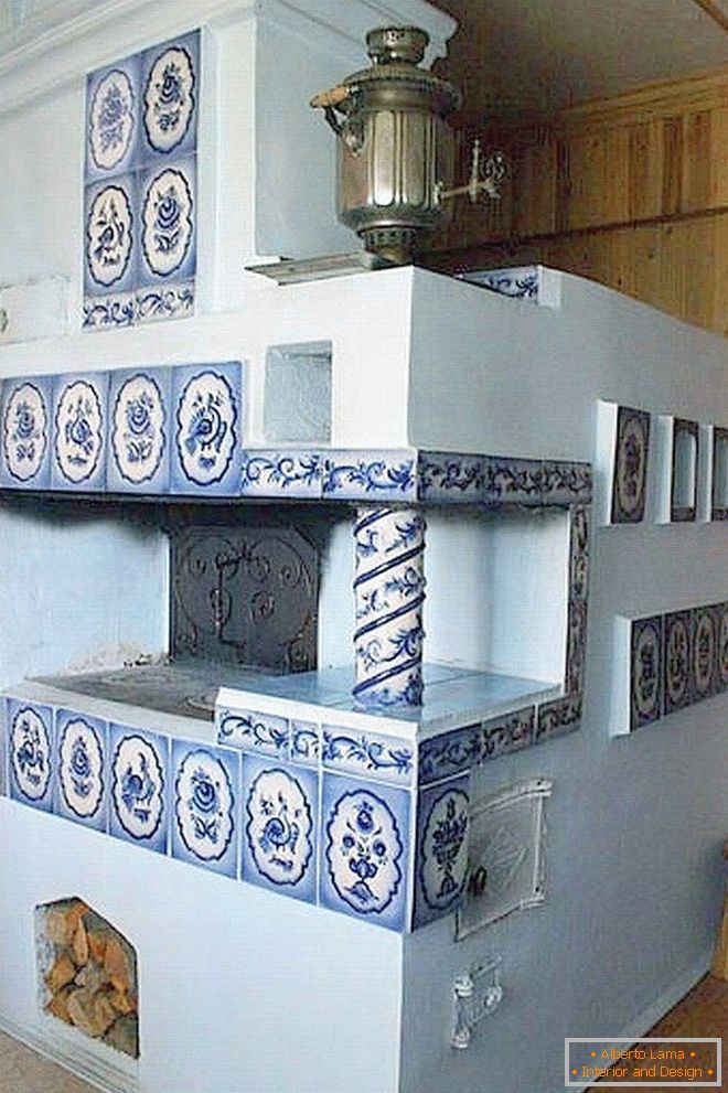 Furnace decorated with tiles and samovar