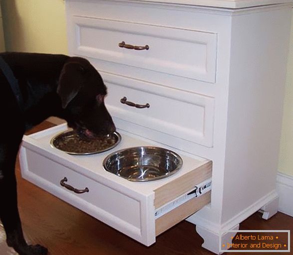 Chest of drawers with drawers for bowls