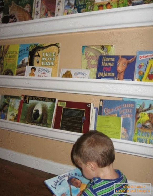 Decoration of a wall with books