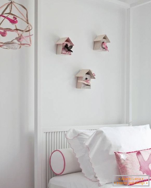 Toy birds as decor for children