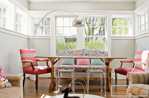 Light and colorful dining room