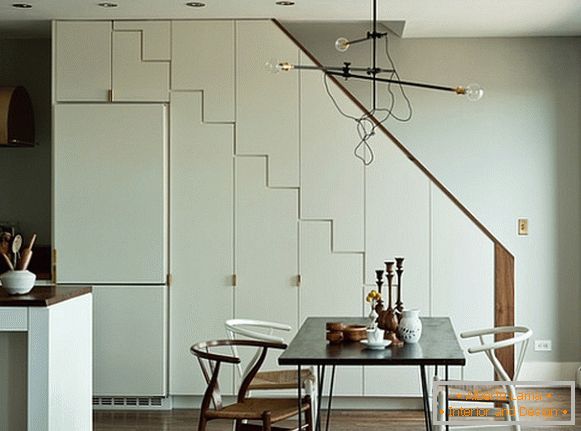 Chairs with curved backs in the dining room